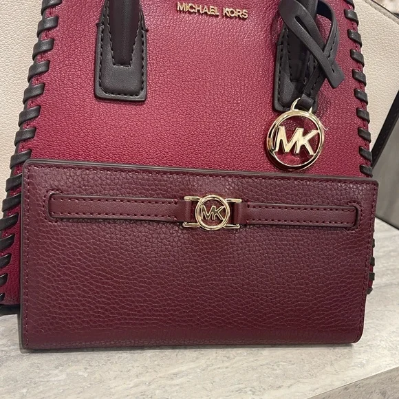 Michael Kors Reed Lg Bifold Pebbled Leather Snap Wallet Card Case 
Oxblood 
NWT - Picture 12 of 16